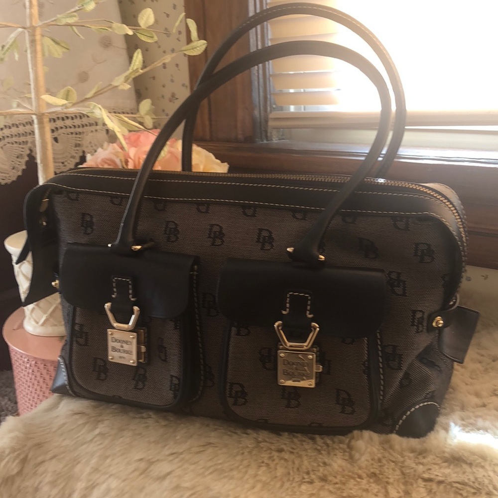 Adorable Dooney&Bourk Black Purse with Wallet